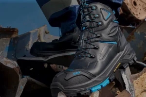 pio elafria papoutsia ergasias