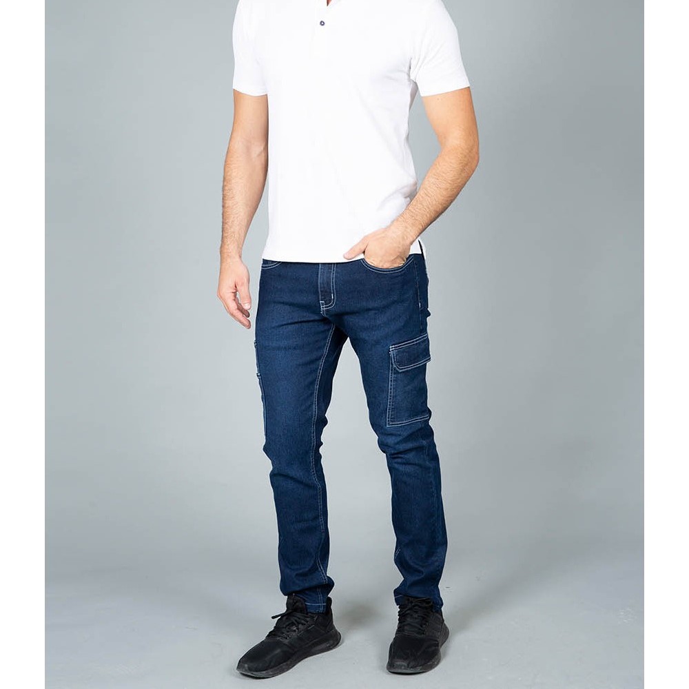 Το παντελόνι εργασίας της JRC συνδυάζει την αντοχή ενός παντελονιού εργασίας με την άνεση του ελαστικού τζιν. Προσφέρει σταθερή εφαρμογή, πρακτικές τσέπες για εργαλεία και προπλυμένο ύφασμα που διατηρεί την άνεση και την ανθεκτικότητα σε καθημερινή χρήση. μπ[λε χρώμα